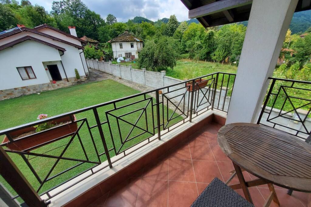 Двете Къщи В Планината Villa Beli Osum Exterior photo